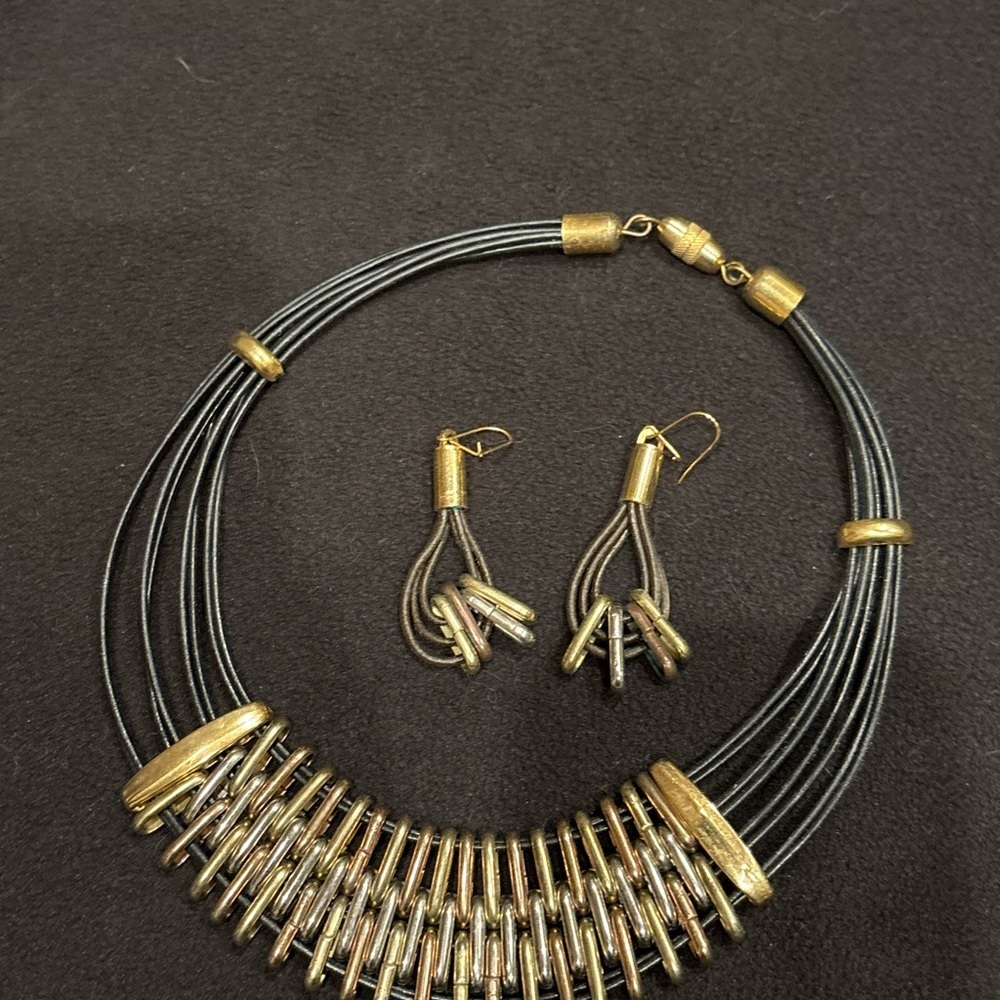 Chic Gold and Black Necklace Set